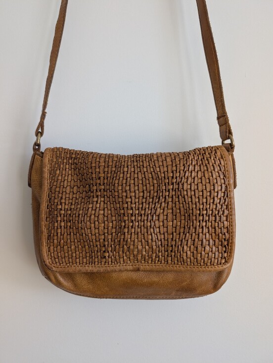 Vilenca Holland Handbags - Vilenca Holland Soft Brown Leather Shoulder Bag Purse Woven Leather Front